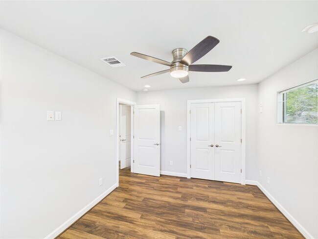 Building Photo - 5627 Cerritos Dr