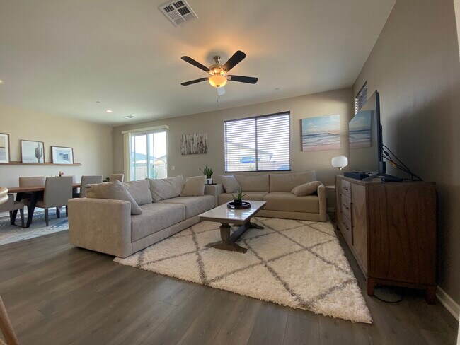 Building Photo - 45131 Landing Pl
