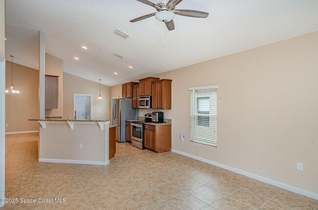 Building Photo - 1050 Cayman Dr