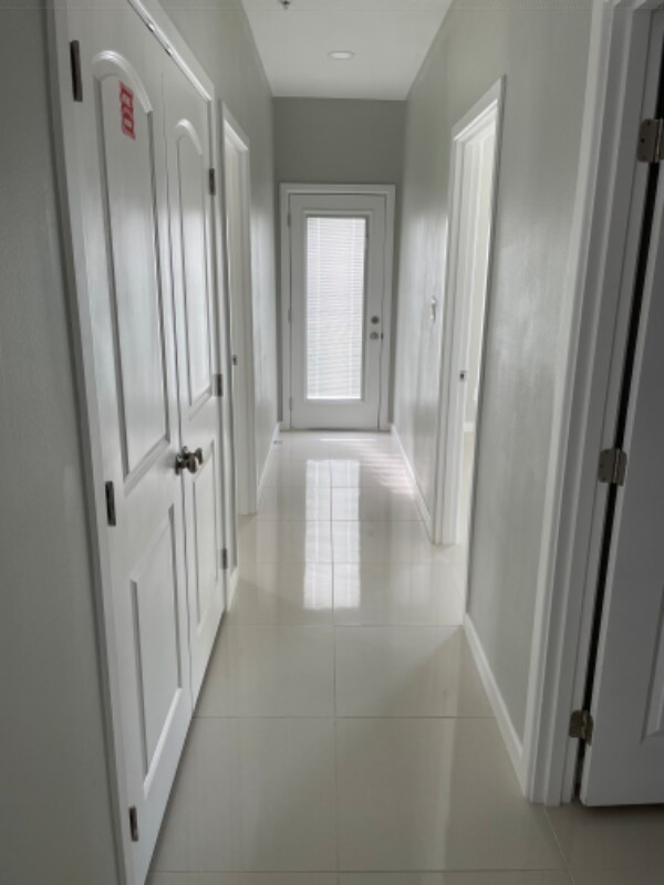 Building Photo - 2507 N Vineyard Ave