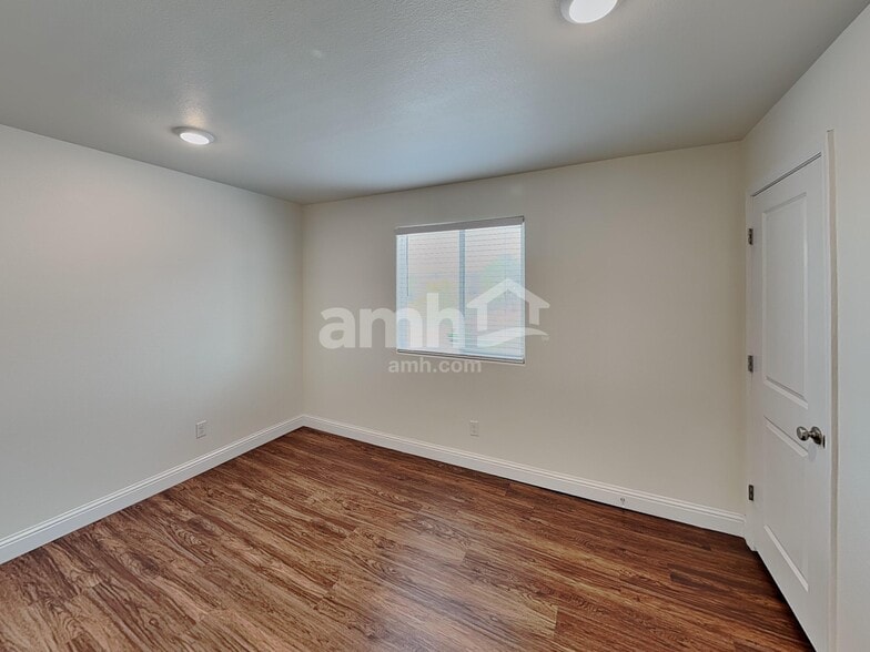 Building Photo - 707 Terrain Star Ave