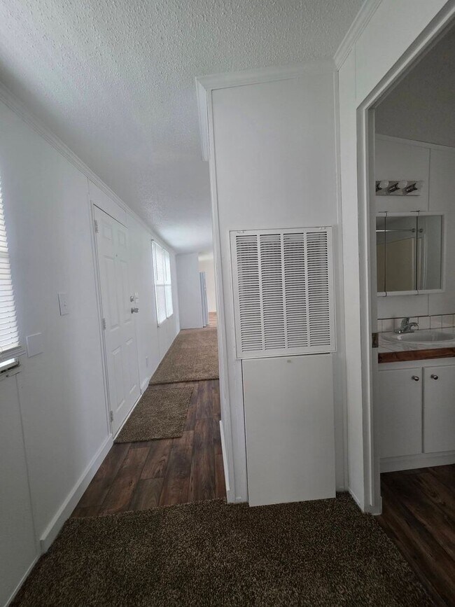 Building Photo - Ready to Move in
