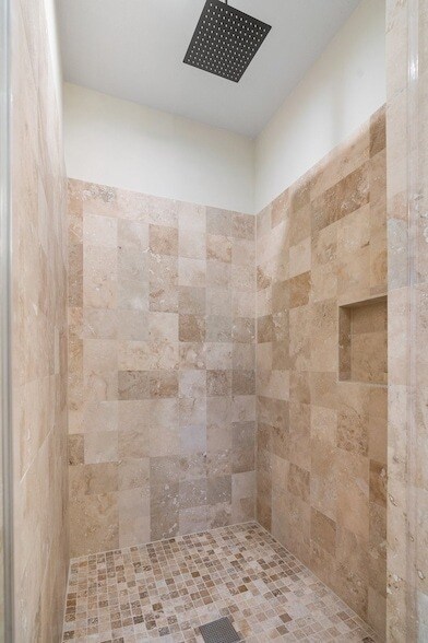 Building Photo - 12110 S Tara Plantation Dr