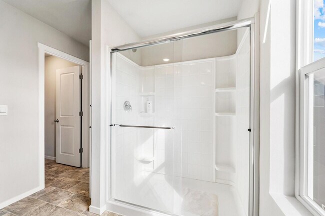 Building Photo - Beautiful Home in Puyallup