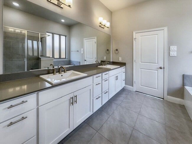 Building Photo - Gorgeous 4-Bedroom Home in Woodbridge Esta...