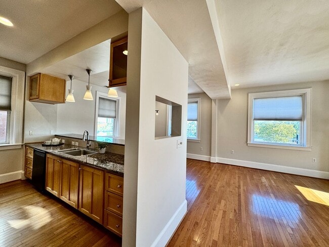 Building Photo - Amazing Garden-Style Condo Available NOW! ...