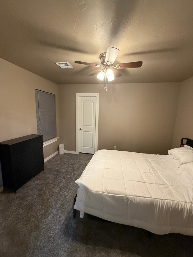 Building Photo - 314 W Illinois Ave