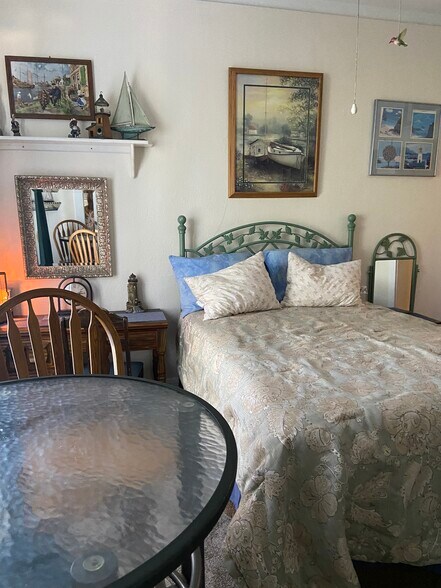 Building Photo - The Lindsay Furnished Apartments