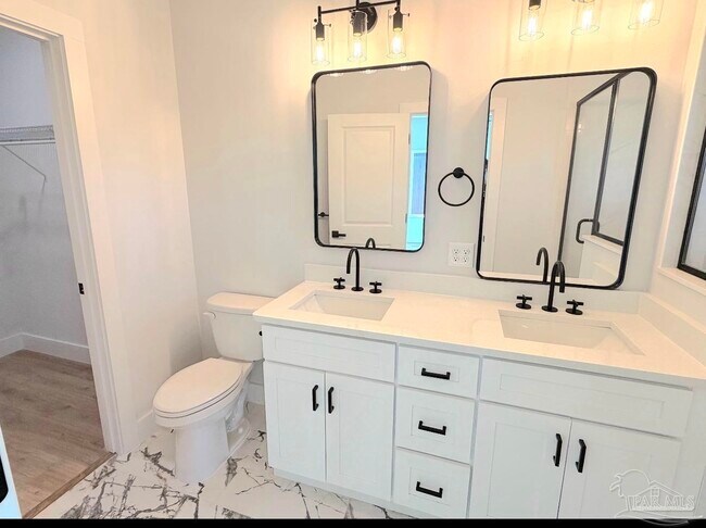 Building Photo - 305 N Pace Blvd