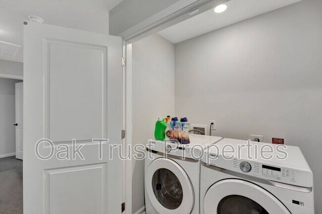 Building Photo - 111 Orchid Bloom Cir