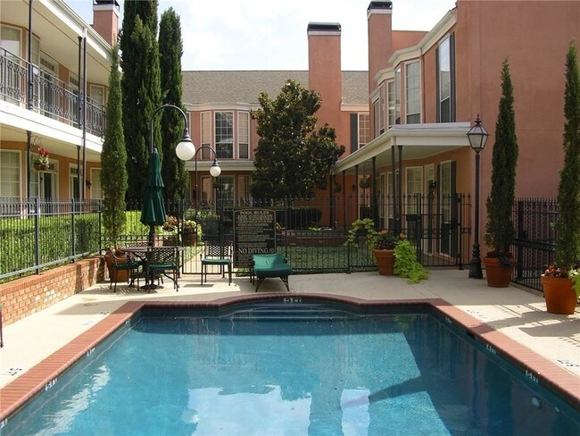 Building Photo - 3208 Cole Ave