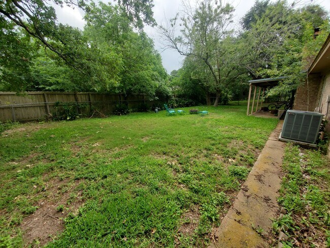 Building Photo - 3/2 in Southwood Valley