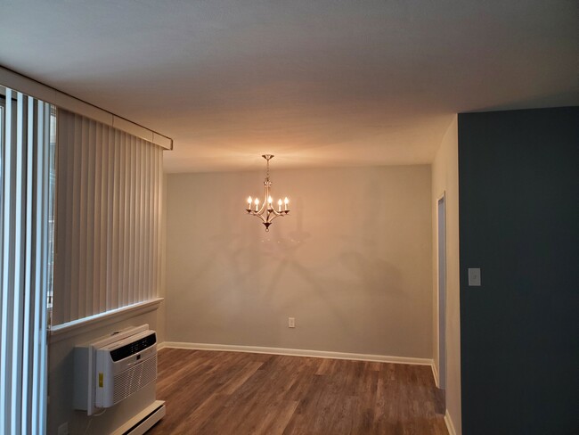 DINING ROOM - 1301 N Harrison St