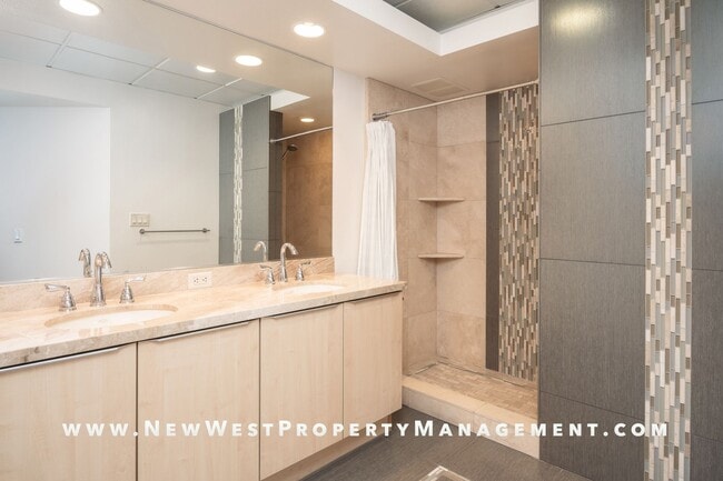 Building Photo - Modern East Village Loft at M2i, Small Pet OK! Available Now!