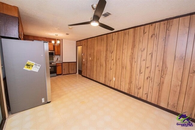 Building Photo - 111 Briarwood Dr