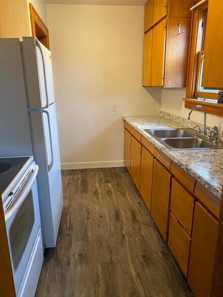 Primary Photo - 1321 Baker St