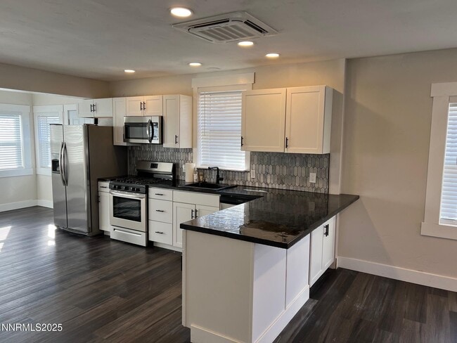 Building Photo - 618 Spokane St