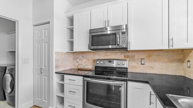 Building Photo - 4961 Southard St