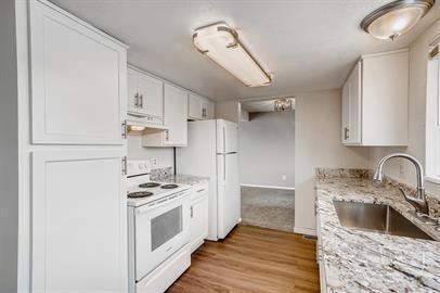 Building Photo - 2 car attached garage, located near Greenway Park Golf Course, pool, tennis courts and clubhouse....