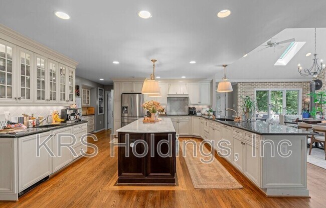 Building Photo - 4500 Marquis Pl