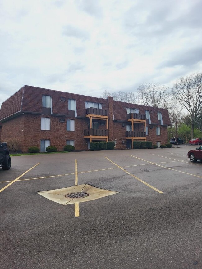 Building Photo - 2-30 Chateau Place - 22-10