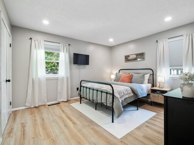 Building Photo - 291 Hunter Ave