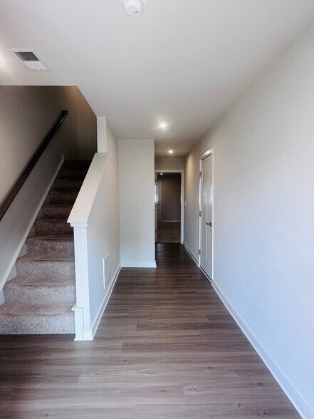 Building Photo - 61 Zander Rd