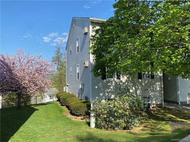 Building Photo - 25 Lexington Hills Rd