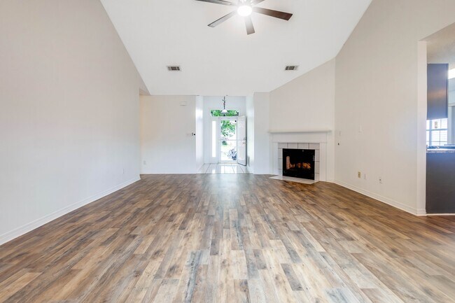 Building Photo - 873 Brande Ct