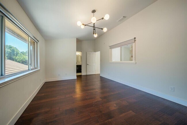 Building Photo - 8402 Alta Mesa