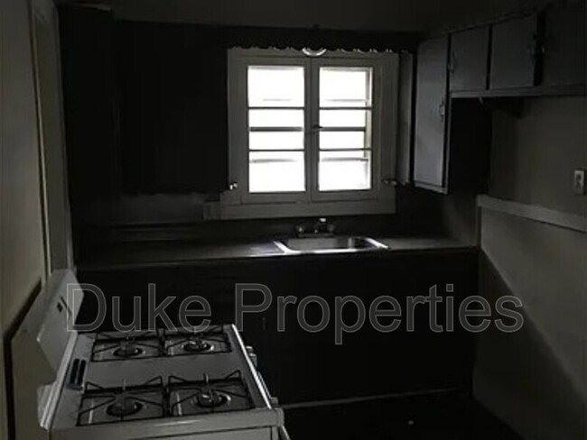 Building Photo - 1042 Bay St