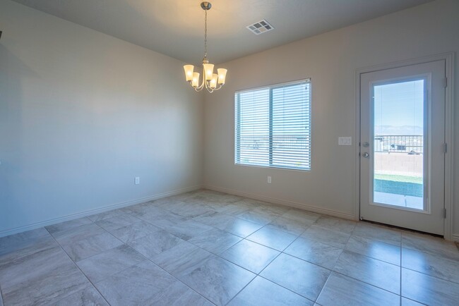 Building Photo - 4 bedroom 2 Bath Home in Desert Edge Cove ...