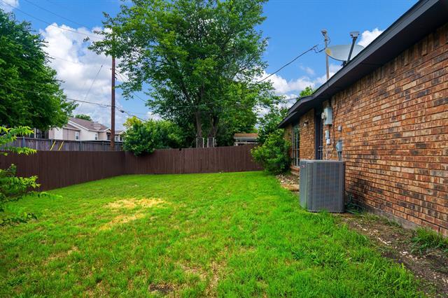 Building Photo - 122 W Way Dr