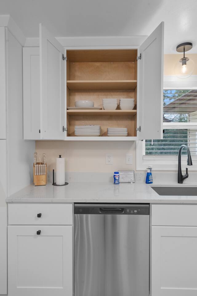 Building Photo - 2596 Parkwood Dr