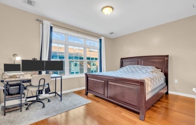 Building Photo - DIUMVILLE