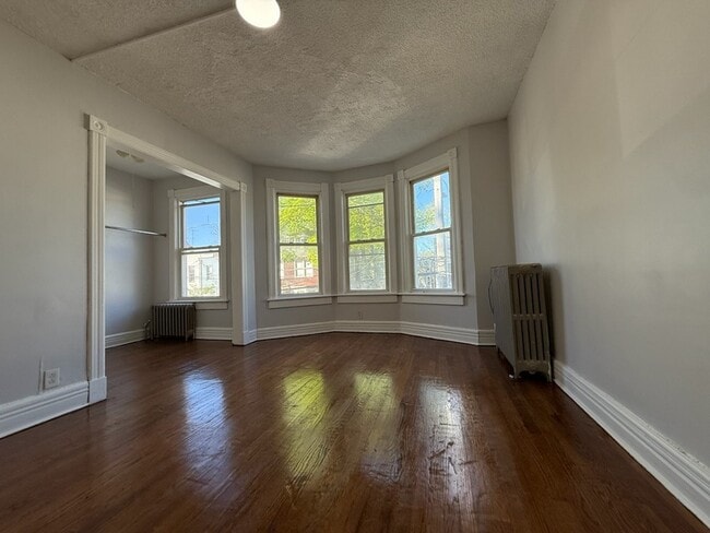 Building Photo - 380 Orange St