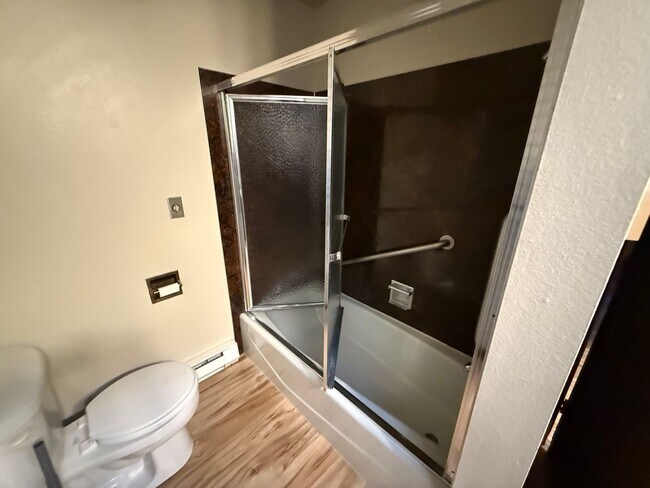 Building Photo - Charming Retro-Style 2BR in Prime Downtown Location