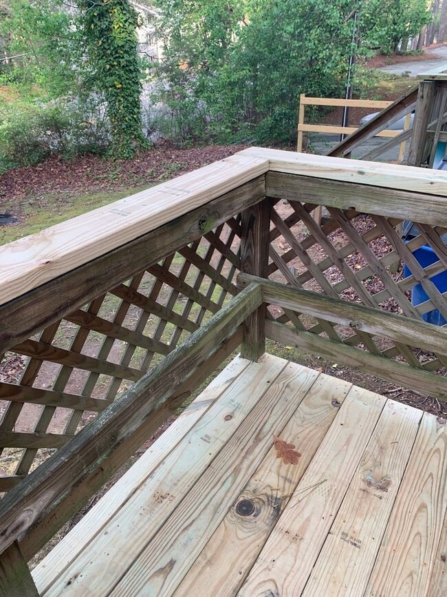 Building Photo - Great location off Millbrook near 70! 2 Bedroom ~2 bath~ pets negotiable! No HOA!