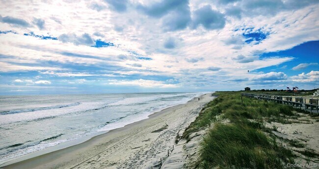 Building Photo - 2 Lafayette Dr