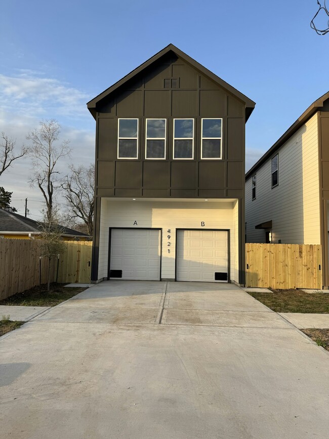 Building Photo - 4921 Pederson Street, Unit A