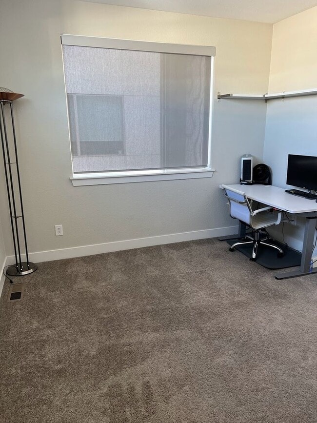 Building Photo - Charming 2BR Townhome in Denver