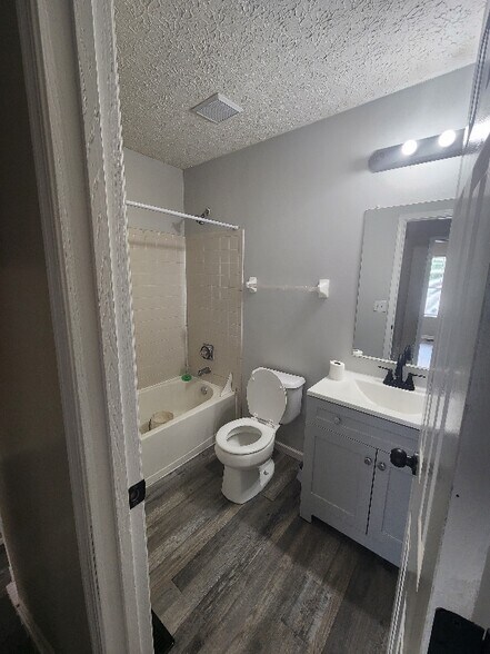 Building Photo - 966 Robmeyer Dr