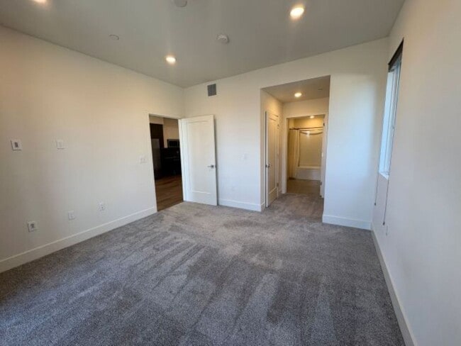 Building Photo - Executive 1 bedroom is seconds from Tesla & Warm Springs BART.