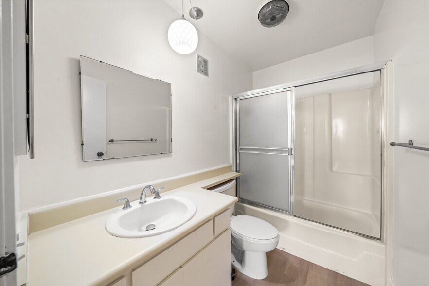 Building Photo - 421 S La Fayette Park Pl