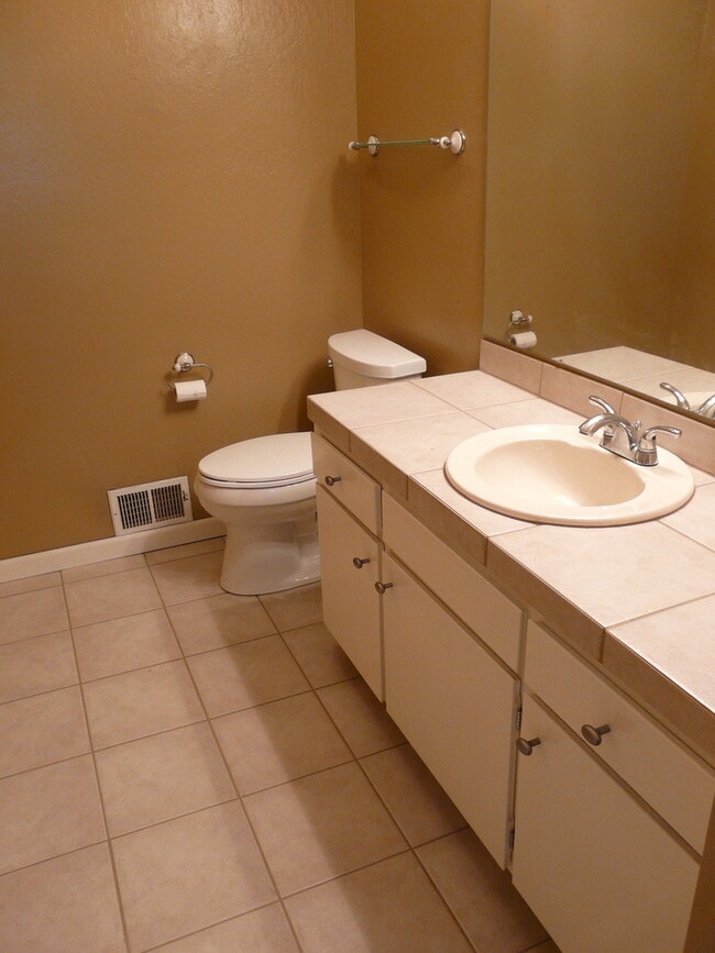 Building Photo - Bright Cambrian 3 Bedroom 2.5 Bath Home w/Office