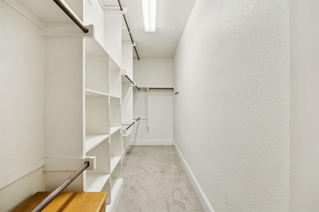 Building Photo - 204 Chisholm Trail