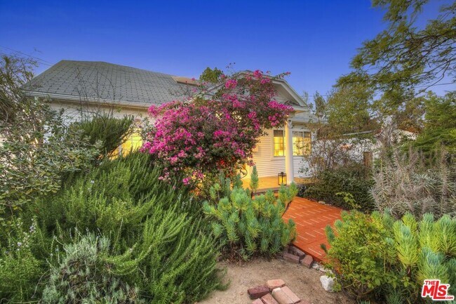 Building Photo - 1563 Lucretia Ave