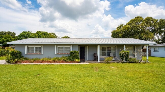 Building Photo - 4007 Greenwood Dr