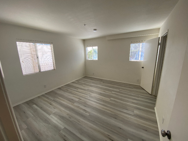 Building Photo - 861 Manhattan Beach Blvd
