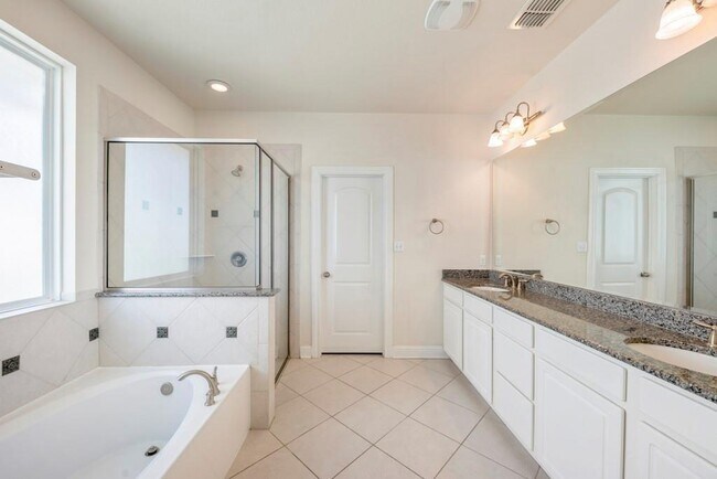 Building Photo - 11812 Mira Vista Way